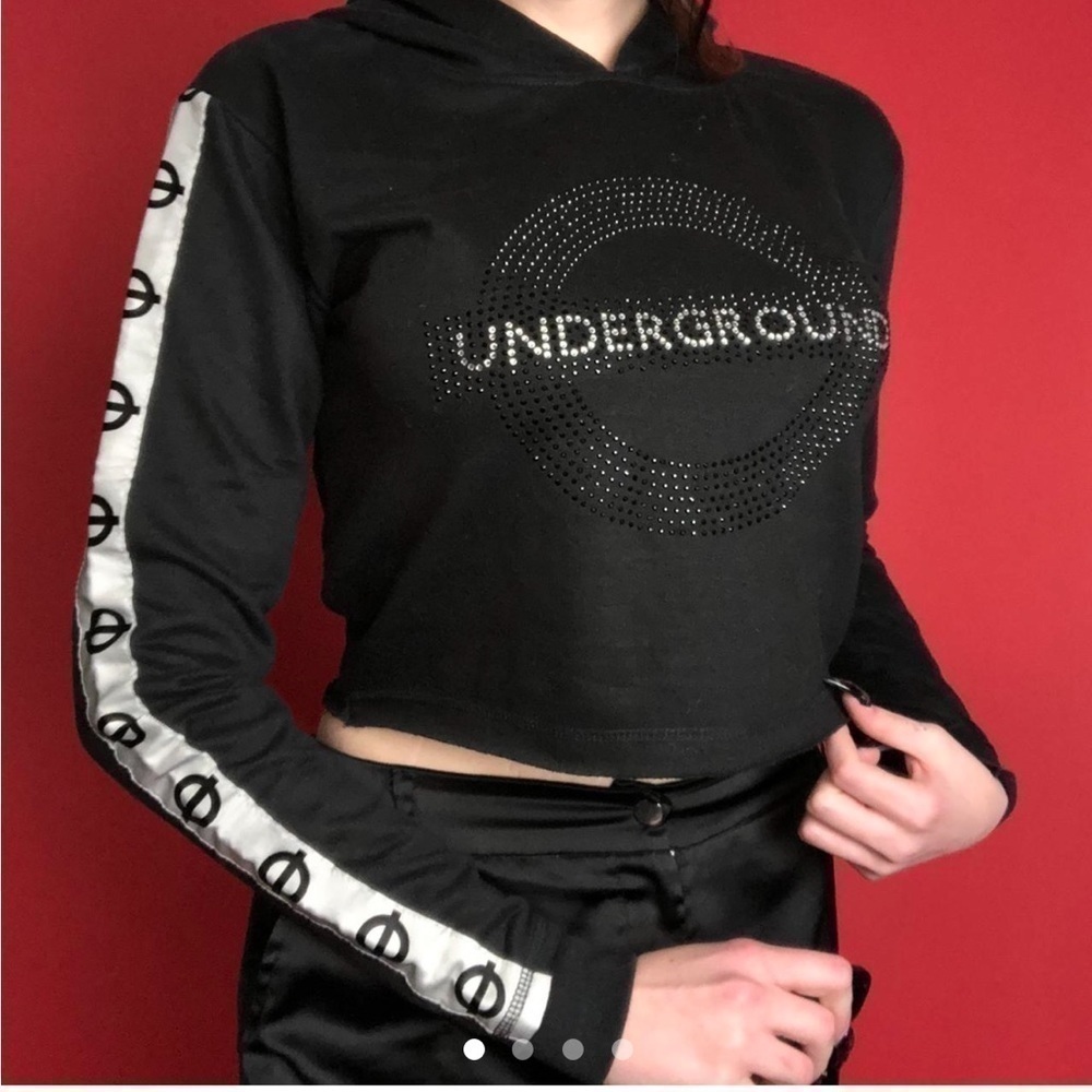 Rhinestone Cropped hoodie from the brand underground🤍🖤‌‌